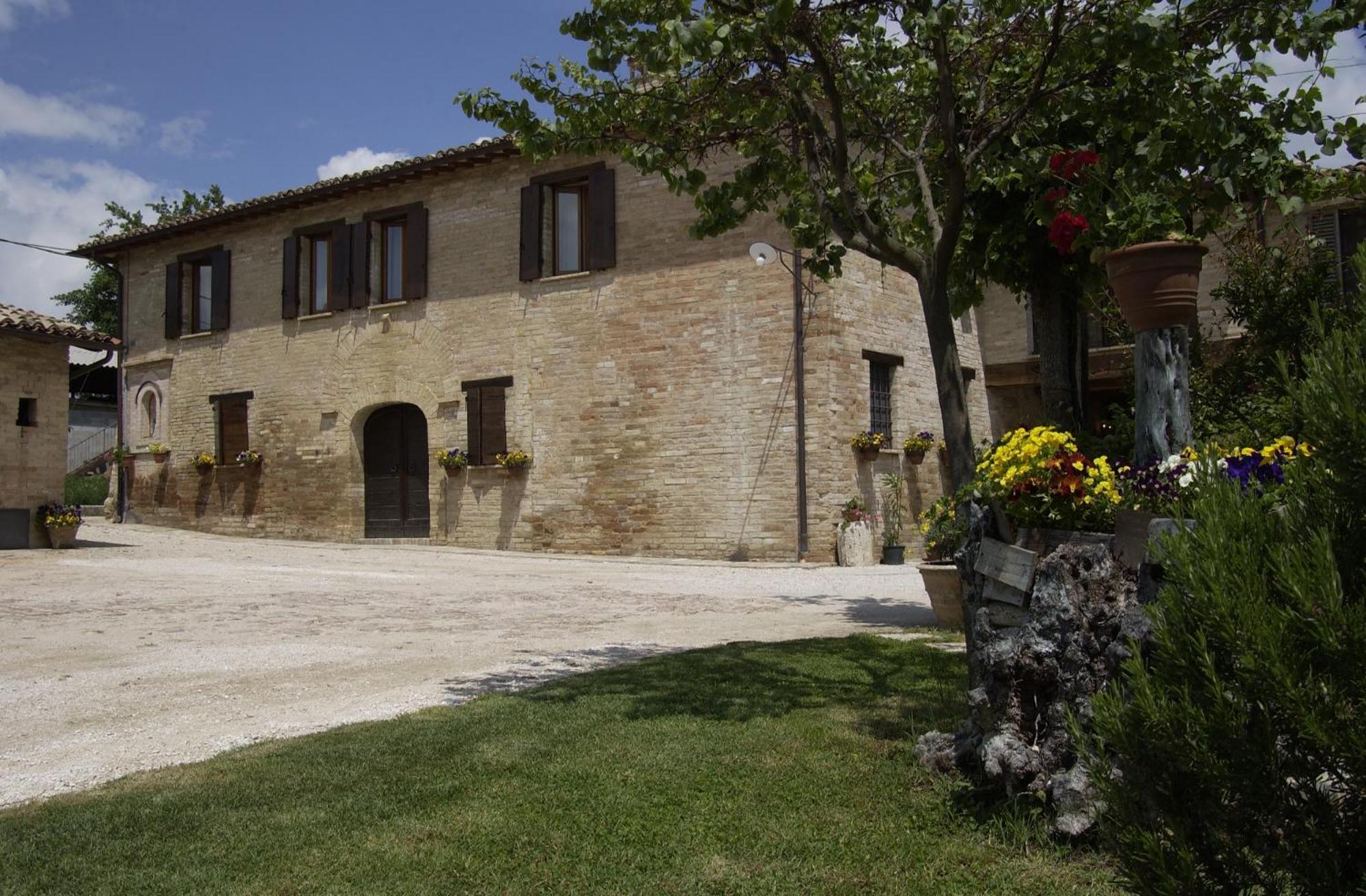 Agriturismo Il Borghetto Монтефалько Экстерьер фото